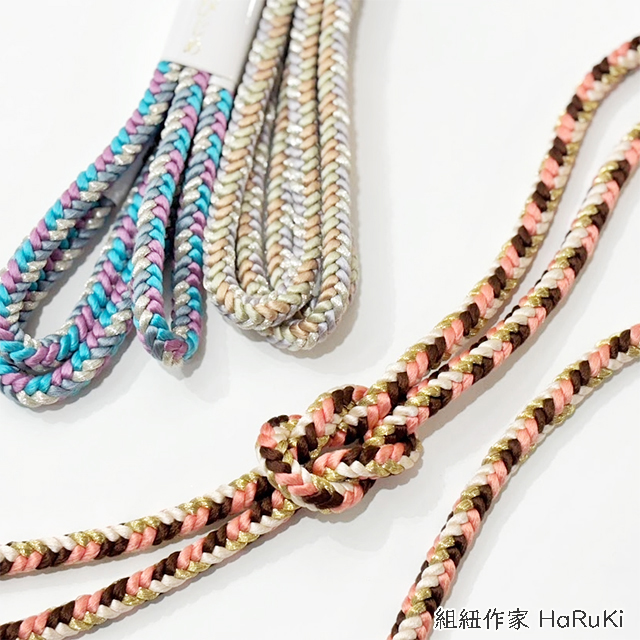 極彩色の妙 彩りの一閑張りバッグと手組の組紐